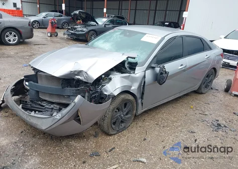 2021 Hyundai Elantra Sel z USA, uszkodzony, nr VIN 5NPLM4AG1MH030055